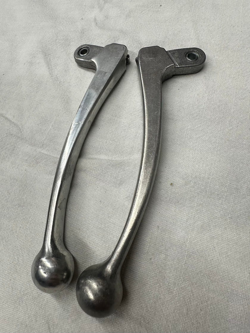 Páčky s guličkou, pár