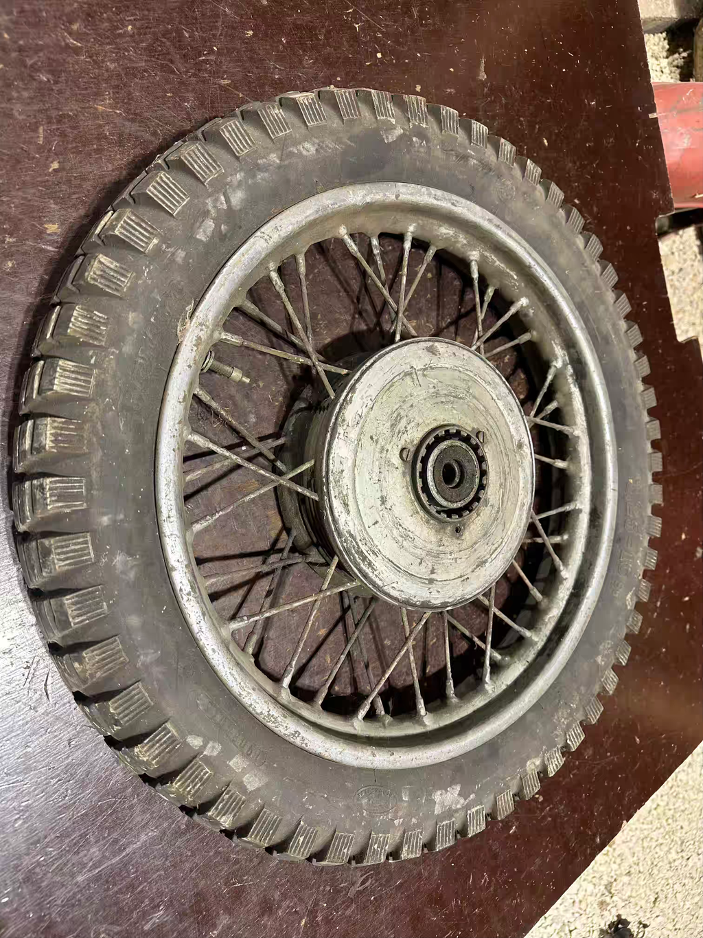 Zadné koleso 353 354 KYV