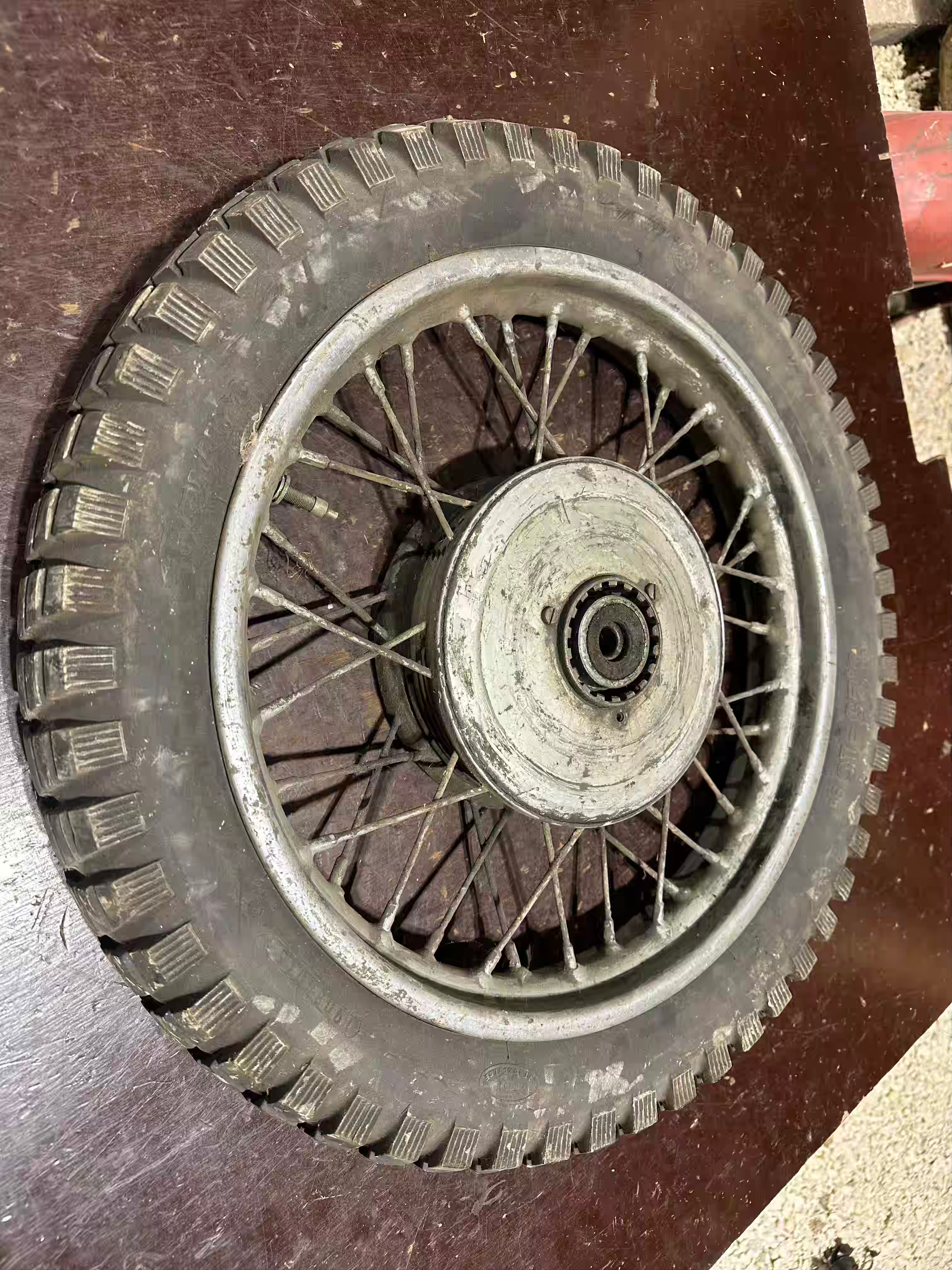 Zadné koleso 353 354 KYV