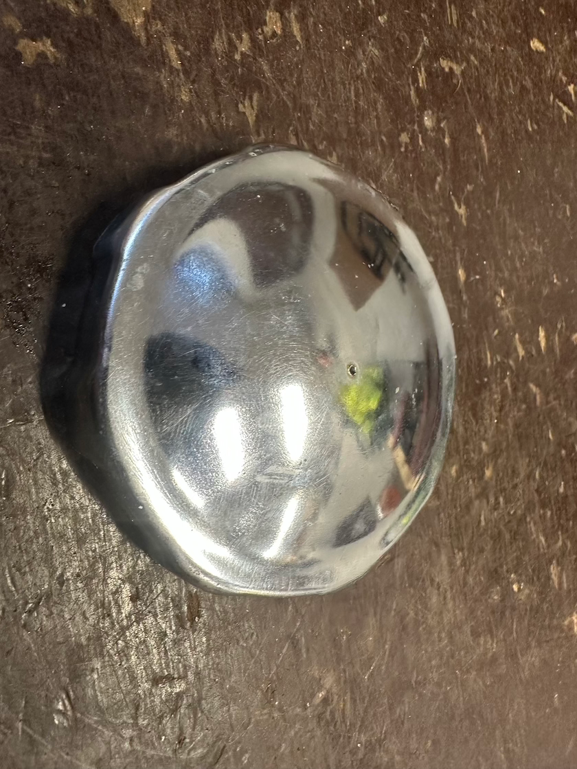 Víčko nádrže patina