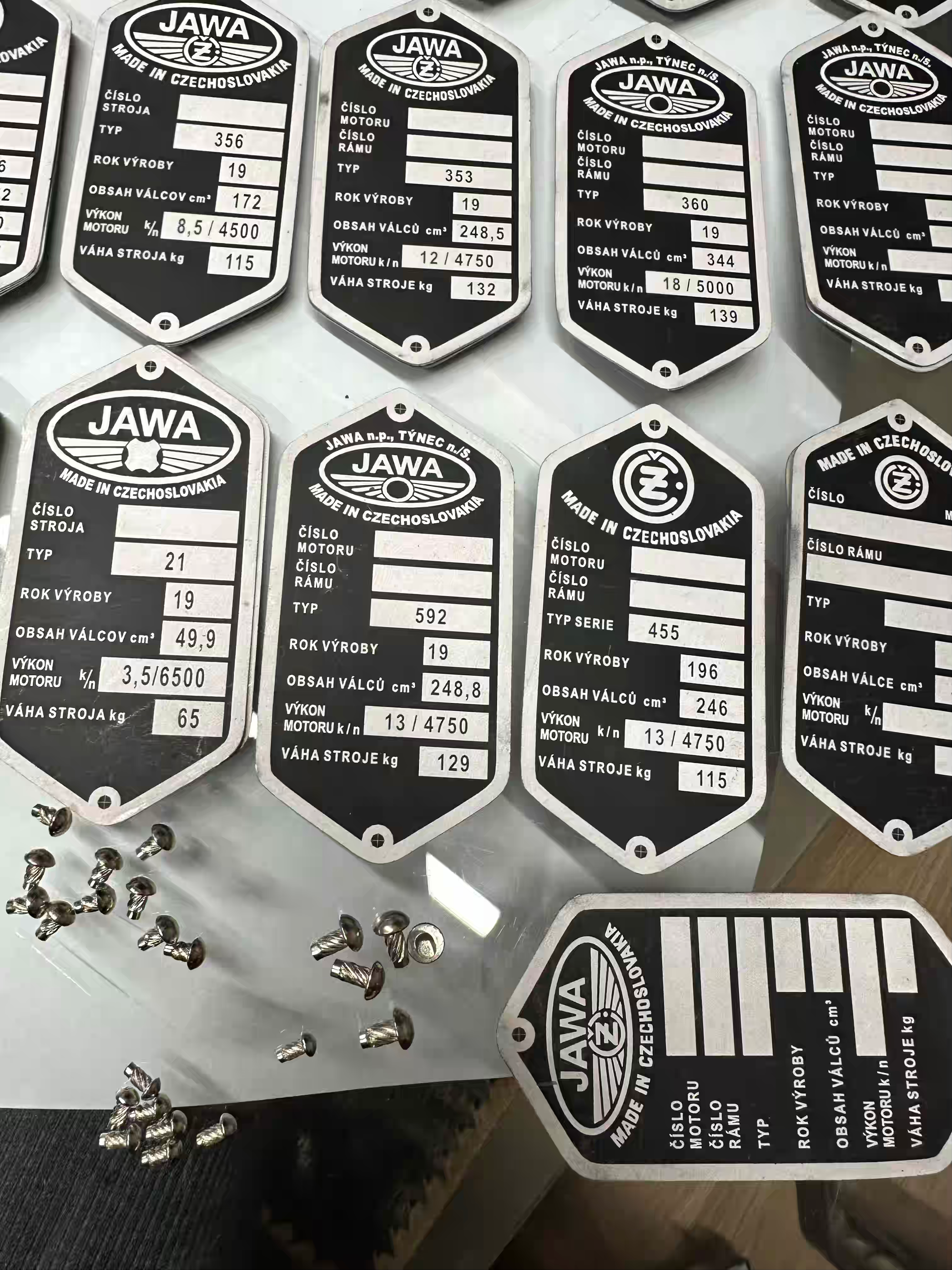 Štítok+nity - tlačené rôzne typy kus