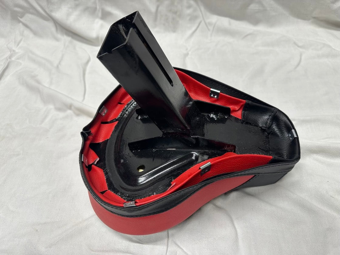 Sedadlo, Babetta 210, čierno-červené, replika