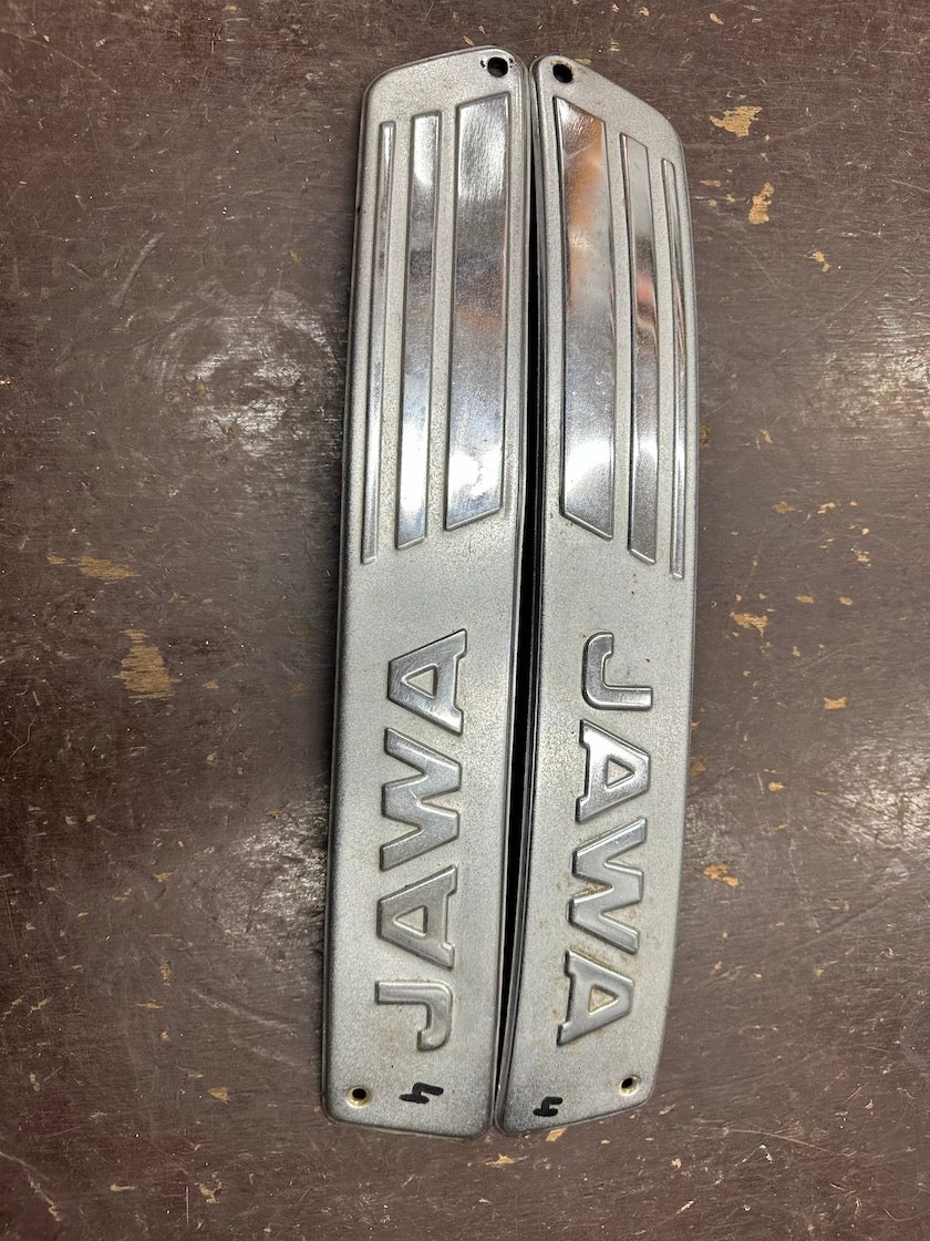 Bočné lišty s nápisom JAWA