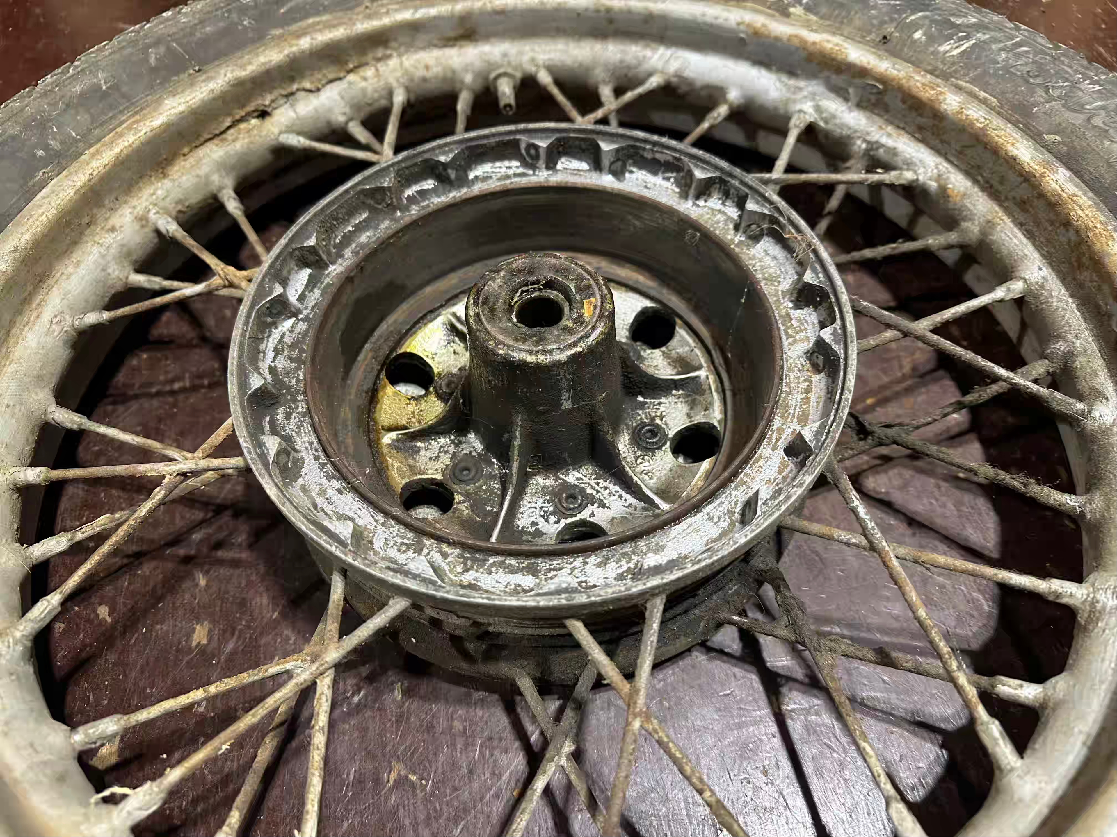 Zadné koleso 353 354 KYV stred kolesa