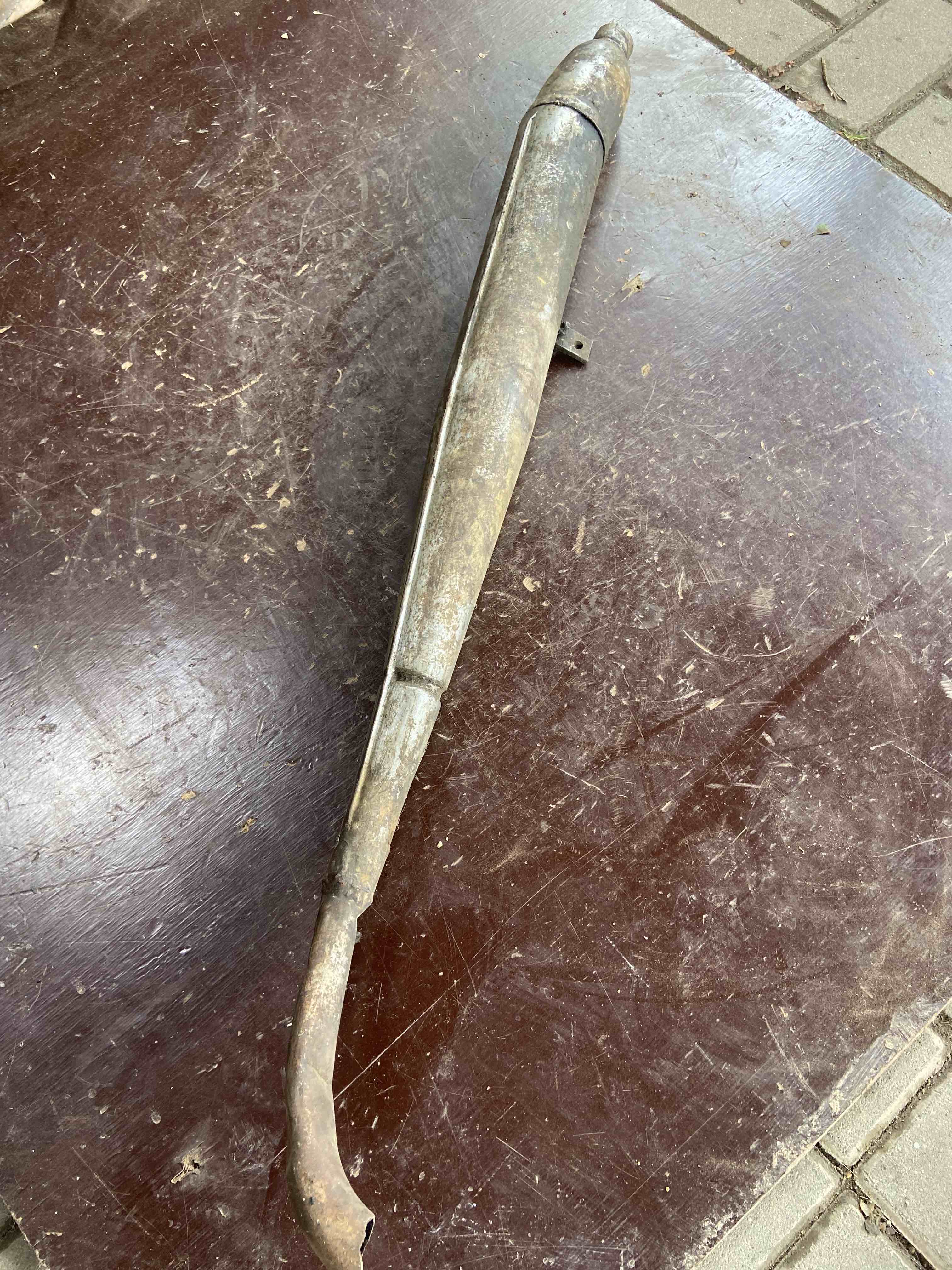Výfuk s kolenom