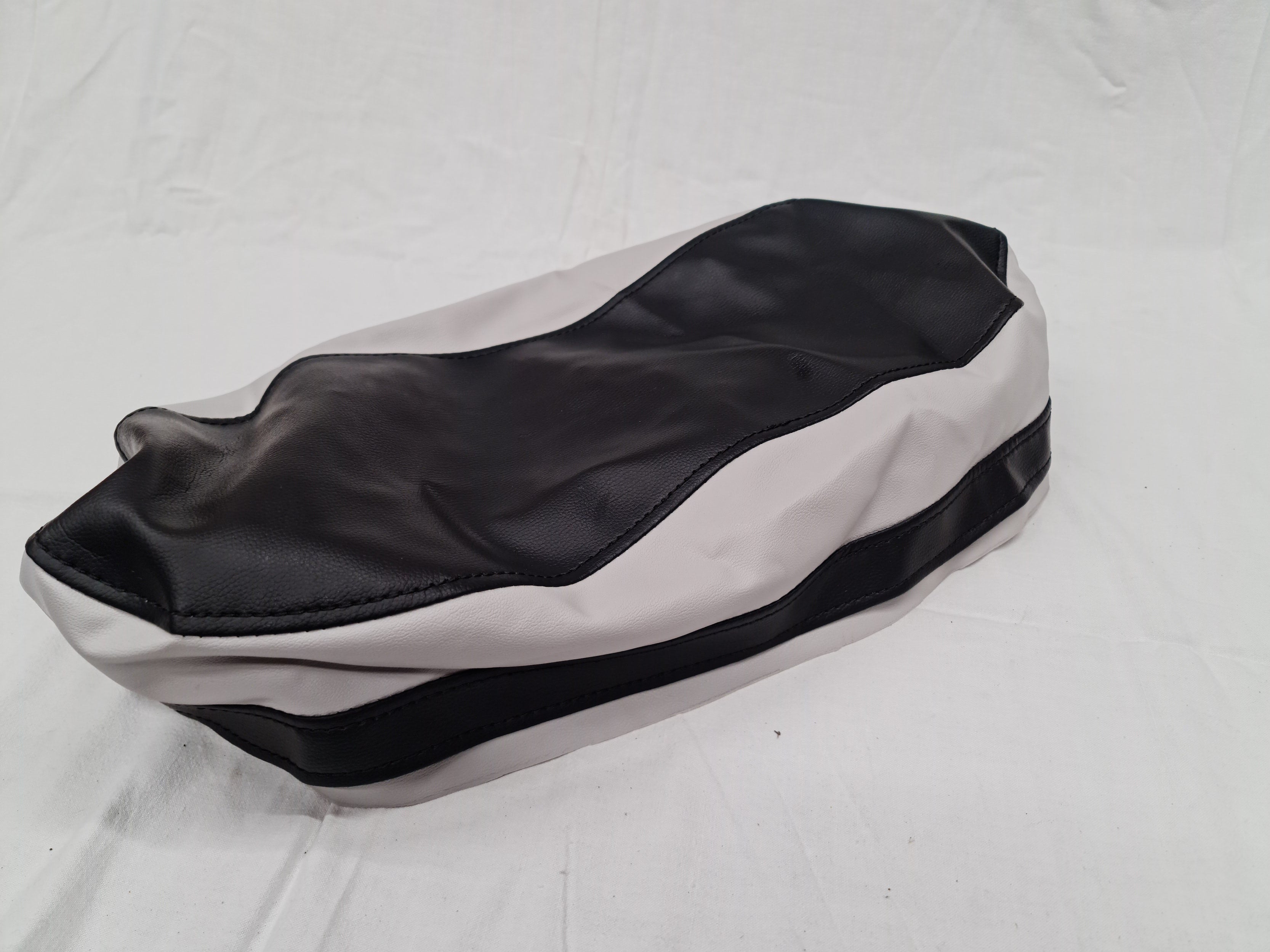 Poťah sedadla čierno-šedý, PIO, replika