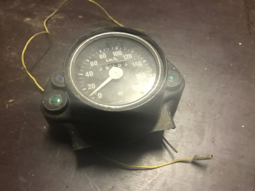 Tachometer s obalom a kontrolkami