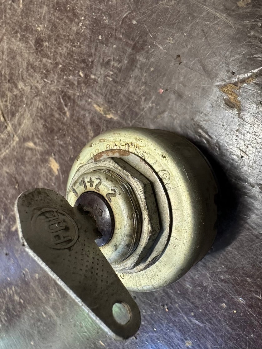 Spínacia skrinka s klúčom