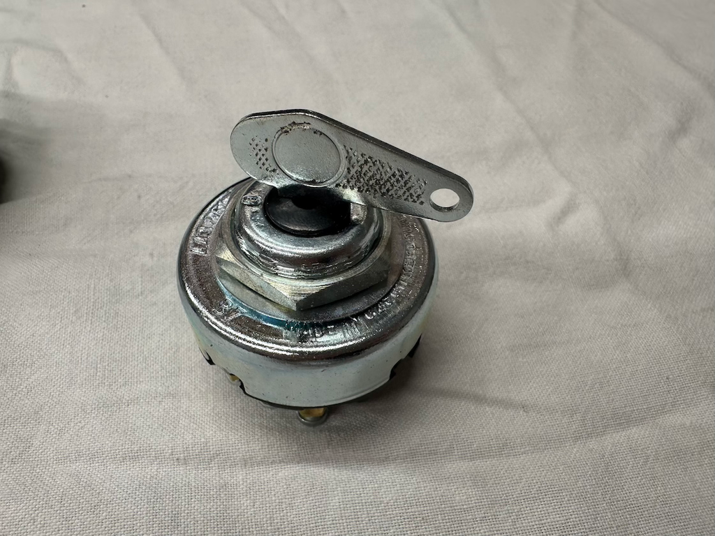 Spínacia skrinka s klúčom bošák