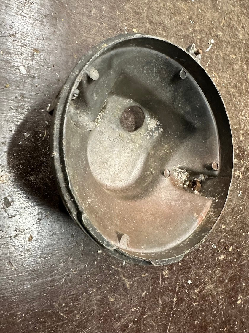 Zadná časť svetla, Liatinová