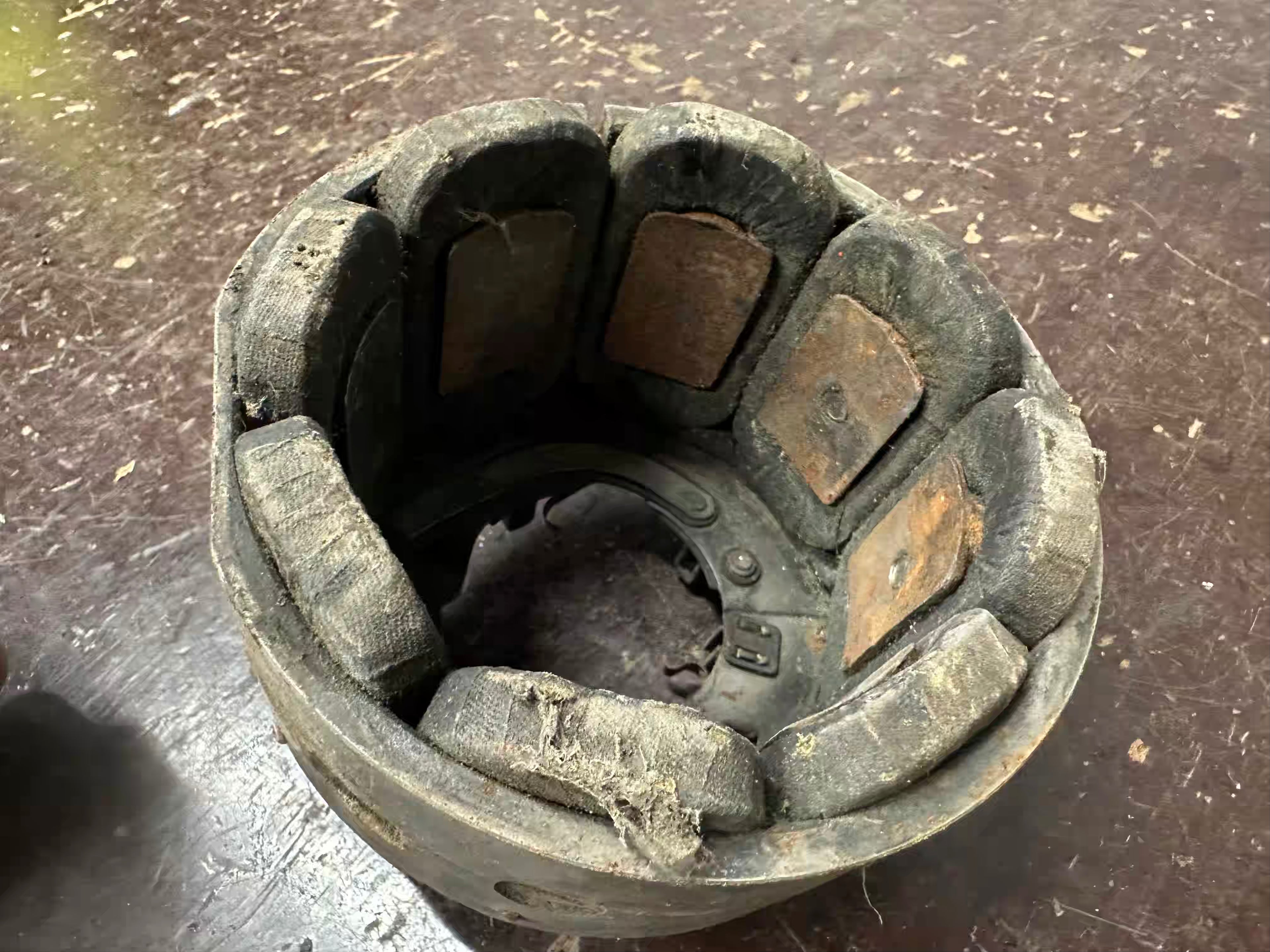 Stator zapalovania ČZ  175 skúter - poškodený