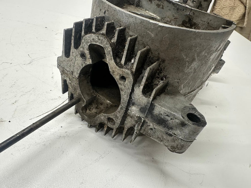 Bloky motora 550/555 dobrý stav, párové